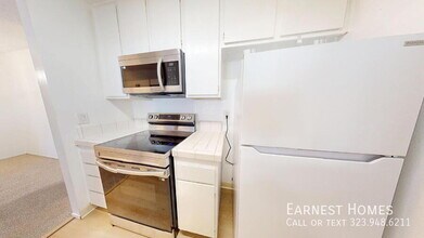 5460 White Oak Ave in Los Angeles, CA - Building Photo - Building Photo