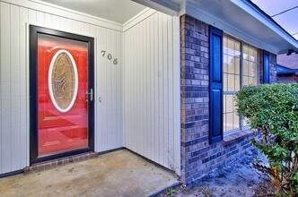 705 Edgewood Ct in Hinesville, GA - Foto de edificio - Building Photo