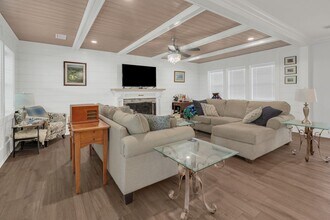 221 S Lorraine Dr in Mary Esther, FL - Building Photo - Building Photo