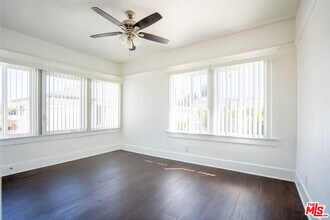 2324 W Washington Blvd in Los Angeles, CA - Building Photo - Building Photo