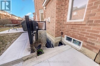 82 Warnford Cir in Ajax, ON - Building Photo - Building Photo