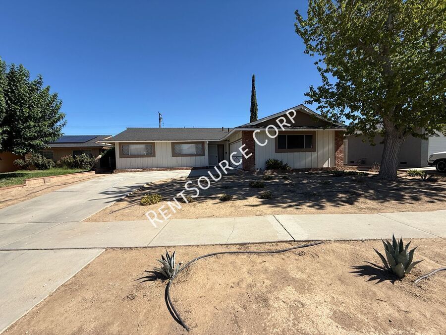 1177 W Ave J-11 in Lancaster, CA - Foto de edificio
