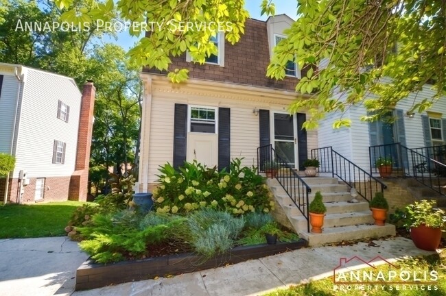 property at 17 Mooring Point Ct