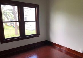 8153 River Dr in Houston, TX - Building Photo