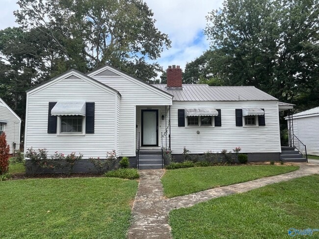 property at 2002 Enolam Blvd SE