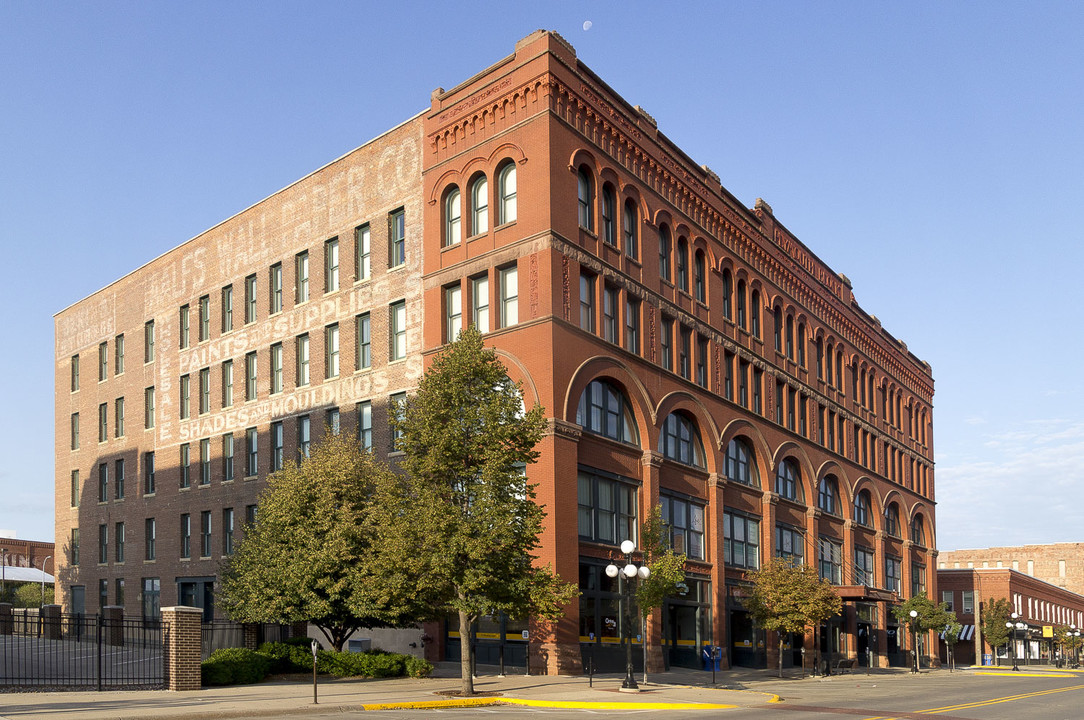 Call Terminal Apartments in Sioux City, IA - Foto de edificio