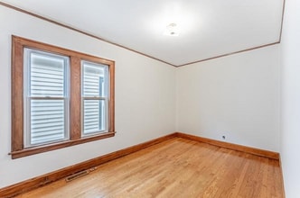 1302 S 56th Ct in Cicero, IL - Foto de edificio - Building Photo