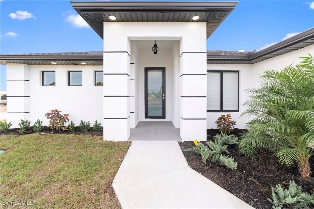 3202 8th St SW in Lehigh Acres, FL - Building Photo