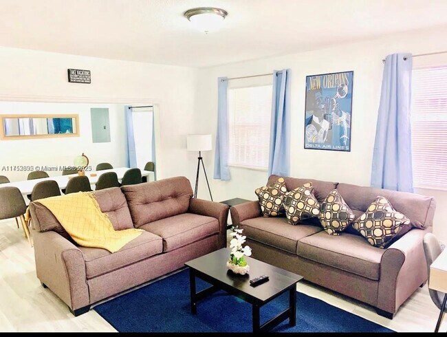 2142 NW 33rd St in Miami, FL - Building Photo - Building Photo