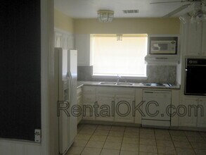 2312 Huntleigh Dr in The Village, OK - Building Photo - Building Photo