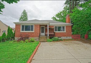 19 Maplewood Ave, Unit B