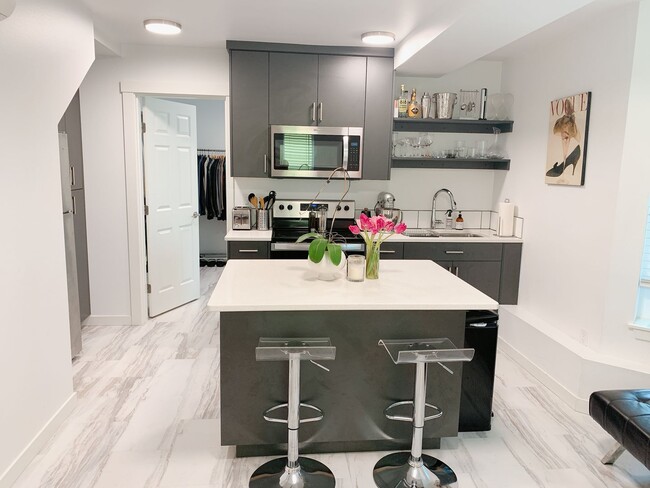 property at 828 N Garden St