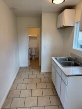 220 N Rose Ave in Compton, CA - Building Photo - Building Photo
