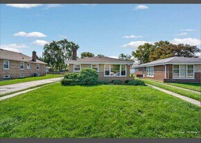 5151 Chase Ave in Skokie, IL - Building Photo