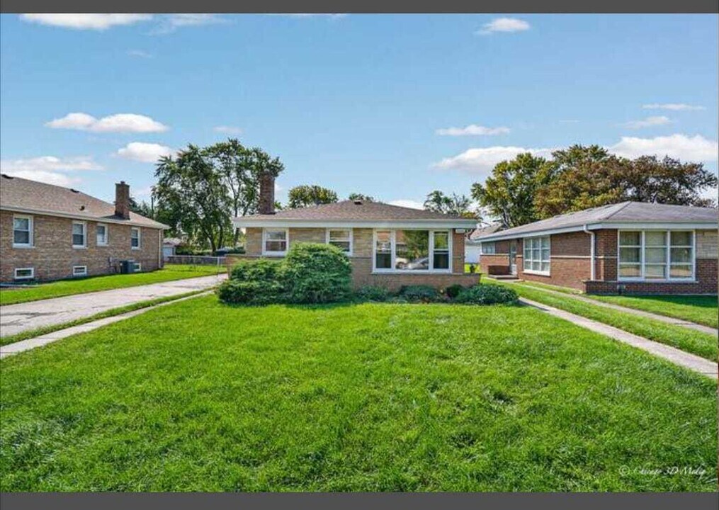 5151 Chase Ave in Skokie, IL - Building Photo