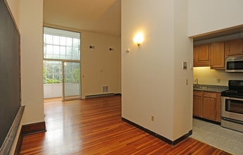 G Properties at Park Place, LLC in Troy, NY - Building Photo - Interior Photo