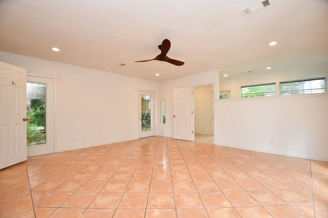 5015 Grape St in Houston, TX - Building Photo - Building Photo