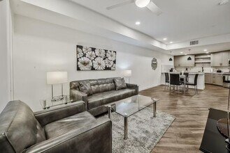 375 Camino De La Reina in San Diego, CA - Building Photo - Building Photo