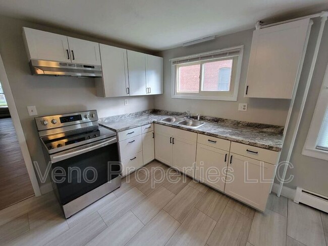 1813 3rd Ave in Watervliet, NY - Building Photo - Building Photo