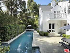 2121 Trently Ln in Beverly Hills, CA - Building Photo - Building Photo