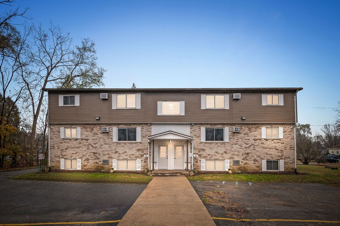 Maple Place Apartments - 2 Bedroom Communi... in Holly, MI - Building Photo