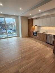 1055 Cambridge St, Unit 201 in Cambridge, MA - Foto de edificio - Building Photo