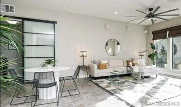 8434 Distinctive Dr in San Diego, CA - Building Photo - Building Photo