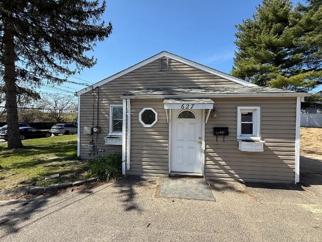 627 Mola Blvd in Elmwood Park, NJ - Building Photo - Building Photo