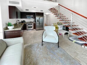 41 SE 5th St, Unit 916 in Miami, FL - Building Photo - Building Photo