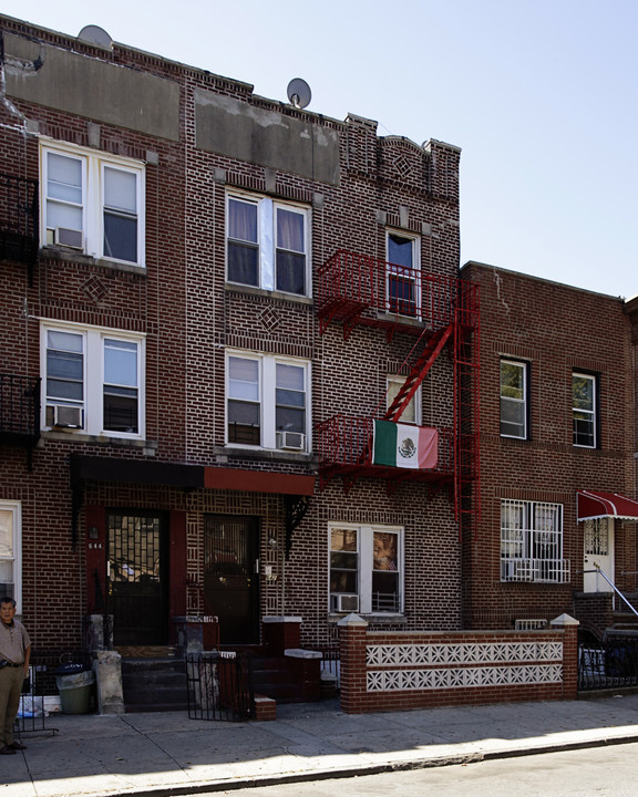 642 46th St in Brooklyn, NY - Foto de edificio