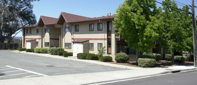 3690 Willow Pass Rd in Concord, CA - Building Photo - Building Photo