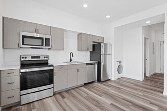 East Line Apartments - Live on Main Street in Chattanooga, TN - Foto de edificio - Building Photo