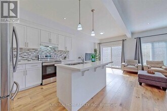 98 Shoreview Pl in Hamilton, ON - Building Photo - Building Photo