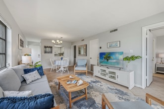 1334 Chesapeake Ave in Naples, FL - Building Photo - Building Photo