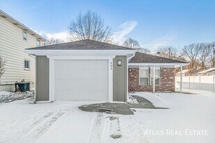 403 SW 15 St in Blue Springs, MO - Building Photo