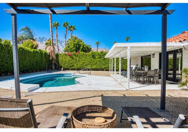 1489 E Francis Dr in Palm Springs, CA - Building Photo - Building Photo