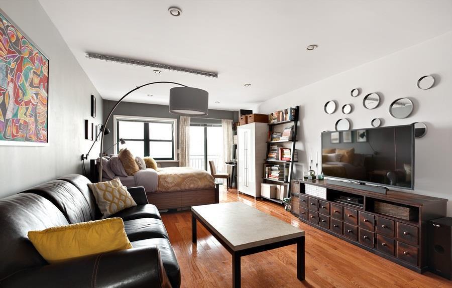 27-16 41st Ave in Queens, NY - Building Photo