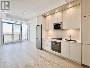 20-2620 Inn On The Pk Dr in Toronto, ON - Building Photo - Building Photo