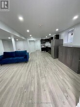 1556 Farmstead Dr in Milton, ON - Building Photo - Building Photo