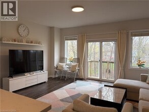122 Dundas St E in Waterdown, ON - Building Photo - Building Photo