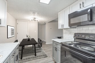 Crossings at Minshall Park in Tulsa, OK - Foto de edificio - Building Photo