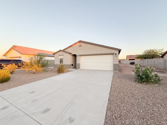 8693 W Valdez Dr in Arizona City, AZ - Building Photo