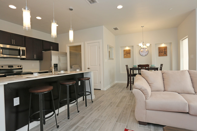 Peninsula Commons in Brownsville, TX - Foto de edificio - Interior Photo