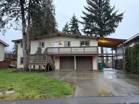 8428 Maple Ave SE in Snoqualmie, WA - Building Photo