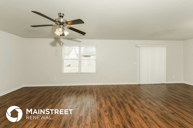 925 Hawthorn Ln in Odenville, AL - Foto de edificio - Building Photo