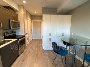 925-925 Leon Ave in Kelowna, BC - Building Photo - Building Photo