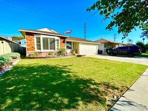4544 Dunrobin Ave in Lakewood, CA - Building Photo - Building Photo