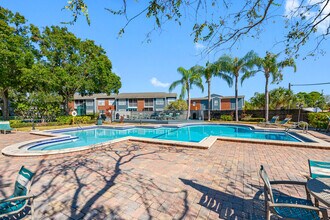 Newport in Tampa, FL - Foto de edificio - Building Photo