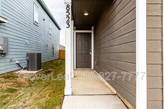 8523 Loska Grn in San Antonio, TX - Building Photo - Building Photo