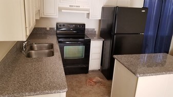 1650 N Lamont St Apartments